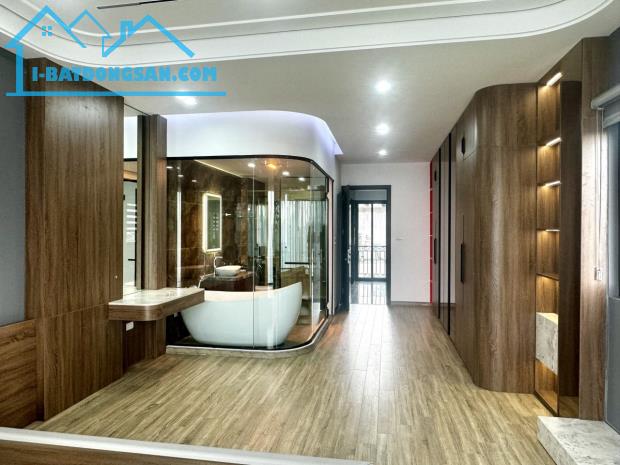 Giảm 500tr! Rẻ nhất Phố Trạm,nhà mới gara ôtô, 6T thang máy,Full Nội Thất,40M2, Nhỉnh 11Tỷ