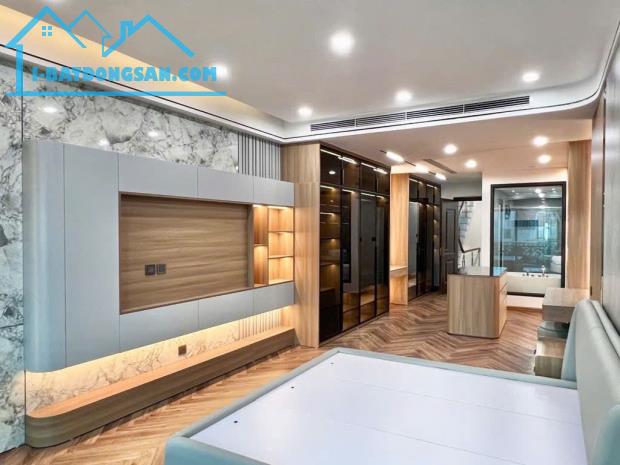 BÁN NHÀ MẶT PHỐ NGUYỄN VĂN CỪ, THANG MÁY FULL NỘI THẤT, KINH DOANH SẦM UẤT, SỔ VUÔNG VẮN