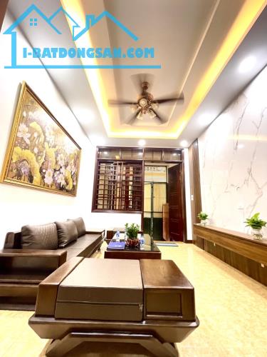 Ngõ 89 Lạc Long Quân, 37m2, 5 tầng, đủ nội thất về ở luôn, 1 nhà ra ô tô tránh.