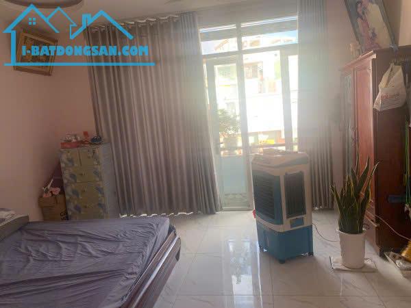 Mặt tiền Phạm Huy Thông, phường 6 - Nhà 4 tầng DT 5.5x8 - Giá 7.5 tỷ
