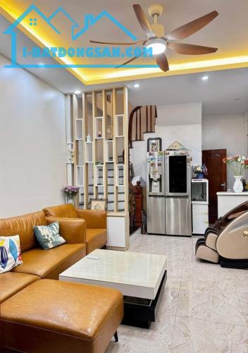 Bán nhà ngõ 175 Lạc Long Quân, 40m2, ngõ thông các ngả chỉ hơn 5 tỷ đồng.
