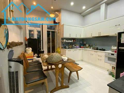 Bán nhà 2 tầng DT 4x15 vuông vức, MT Nguyễn Văn Công kế bên sân bay, bệnh viện 175