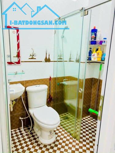 Nhà 4 tầng mới khang trang trên đất 70m2 - Mặt tiền Nguyễn Văn Khối rất sầm uất - 10.9 tỷ