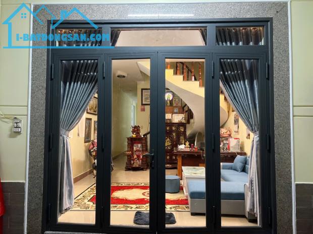 Nhà mặt tiền tân hòa 2 hiệp phú DT 103m , 3 tầng vị trí đẹp