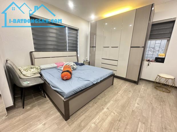 Bán Chung cư số 18 Yên Ninh-DT 167 m2-TẦNG THẤP-CĂN GÓC 3 THOÁNG-2 NGỦ-2 WC-CÓ SLOT Ô TÔ.