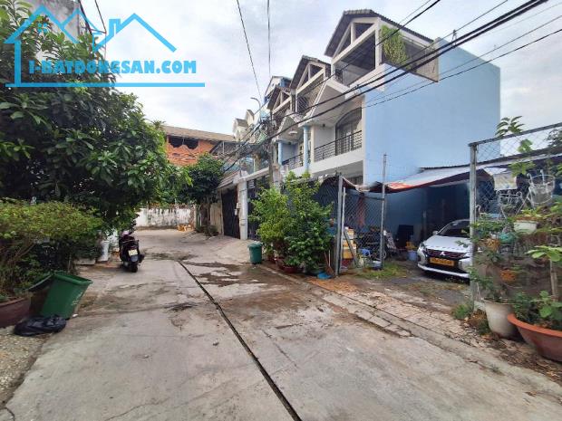 Mặt tiền hẻm xe hơi thông 90 Dương Cát Lợi Thị Trấn Nhà Bè, 4 tầng 96.5m2 ngang 5m, 8,5tỷ