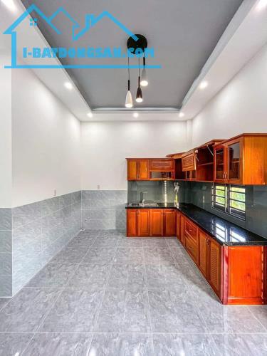 Chủ ngộp xã lỗ căn nhà cấp 4 Đinh Đức Thiện 5x26m giá 880 triệu hẻm ô tô SHR