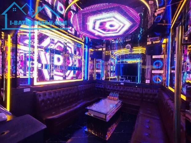 CẦN BÁN QUÁN KARAOKE MẶT PHỐ KIM GIANG, 83M2 X 6 TẦNG, PCCC ĐẦY ĐỦ, DOANH THU 300TR/THÁNG