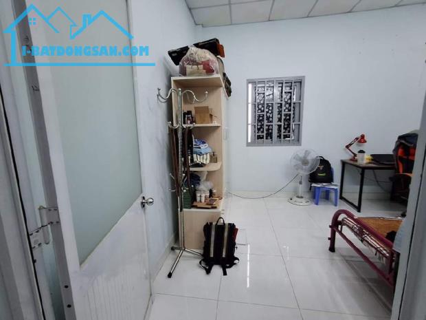 Nhà Quận 7 Gía Rẻ 2 Tầng đúc thật, Nở Hậu, Không qui hoạch lộ giới