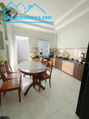 Bán nhà 4 tầng mới khang trang DT 70m2 không lg - Mặt tiền Nguyễn Văn Khối, P9 - 10.9 tỷ
