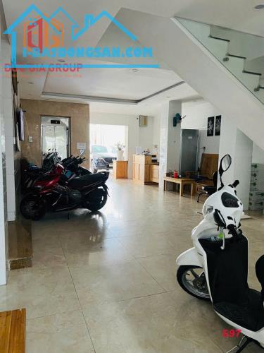 Bán khách sạn 23 phòng, KD ổn định ngay trung tâm Biên Hoà. 10x19m. sàn 822m.Giá 32 tỷ