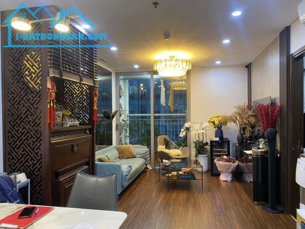 Bán chung cư Vincom 54A Nguyễn Chí Thanh-DT 81 m2-TẦNG TRUNG-2 NGỦ-2 WC-FULL NỘI THẤT XỊN.