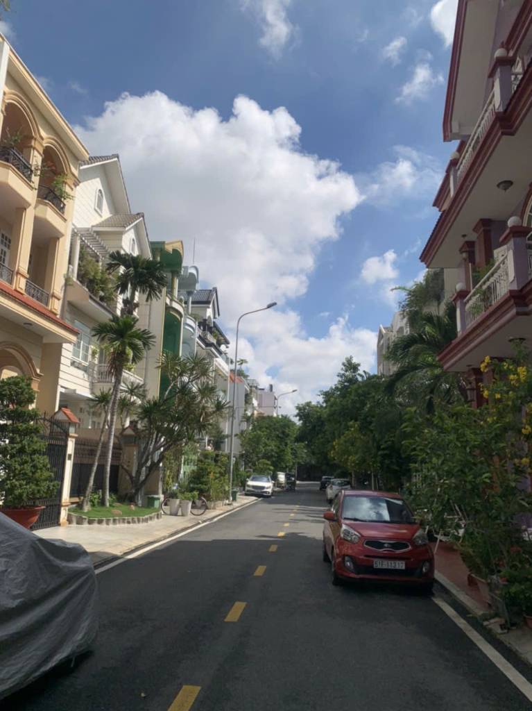 Bán liền kề khu Compound Nguyễn Trọng Tuyển, Tân Bình, 4 tầng, khu an ninh, giá 25,9 tỷ