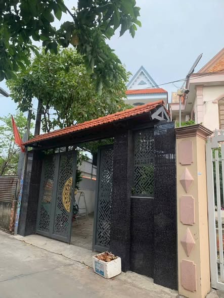 Nhà 1 trệt 1 lầu