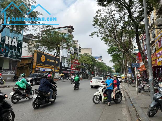 Bán nhà sổ đỏ A4, mặt VIP Phố Thái Hà, Quận Đống Đa. DT: 48m, 5 tầng. Giá: 30 tỷ
