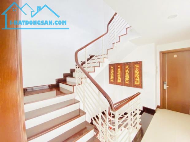 Biệt Thự Đẹp 3 Tầng 207m2 (9mx22m) Khu Compound Trần Não,Quận 2-Giá Chỉ 48 Tỷ