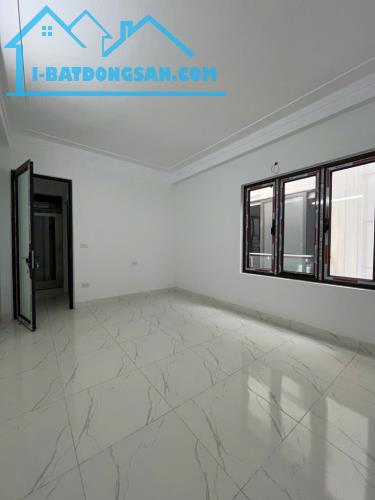 BÁN NHÀ TAM TRINH, 5 TẦNG THANG MÁY MỚI TINH, GẦN Ô TÔ, SỔ VUÔNG VẮN