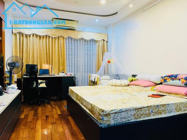 Cực Hiếm, MP Triệu Việt Vương 32M2 6T MT 4.1M, KD Sầm Uất Ngày Đêm, Giá 22.5 Tỷ.