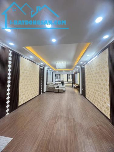 Bán nhà mặt phố Nguyễn Hy Quang, DT 44m, 5 tầng, MT 5.2m, giá 31 tỷ.