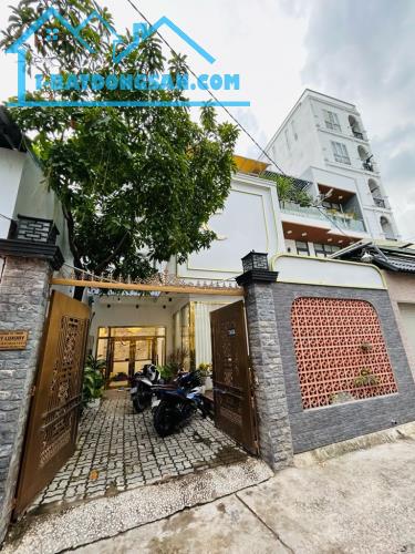 Nhà Bán Quận 7. Đường Nguyễn Thị Thập. 7,5x17m. 4 Tầng. Giá Chỉ 16 tỷ 5. Ngay chợ Tân Mỹ.