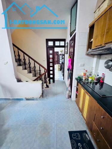 BÁN NHÀ NGÕ 553 GIẢI PHÓNG, NGÕ THÔNG, 41M2 X 5 TẦNG, TỰ XÂY CHẮC CHẮN, SỔ VUÔNG VẮN
