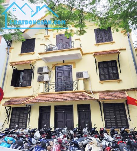 Bán Nhà Mặt Phố Nguyễn Biểu, Ba Đình DT 268m2 x 4T, MT:11m, Giá Rẻ.