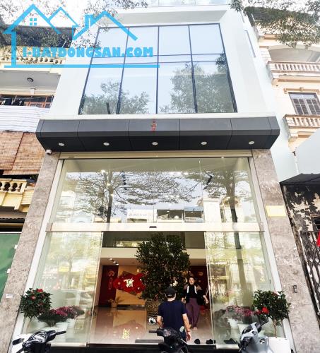 Bán Nhà Mặt Phố Trúc Bạch, Ba Đình DT 97m2 x MT:4,8m, Giá Rẻ.