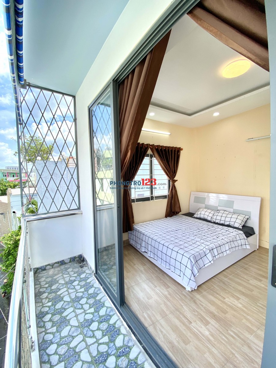 Phòng cao cấp, mới, ban công. Thuận tiện di chuyển các quận
