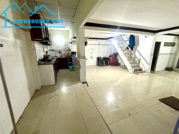 Nhà 2 tầng 200m2 hẻm xe hơi 115, 20m ra mặt tiền Phạm Hữu Lầu, Phú Mỹ Q7, 10.5 tỷ
