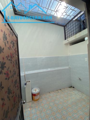Nhà ĐẸP 2 Tầng Nở Hậu hơn 7m, Căn Góc thoáng mát, không qui hoạch Quận 7