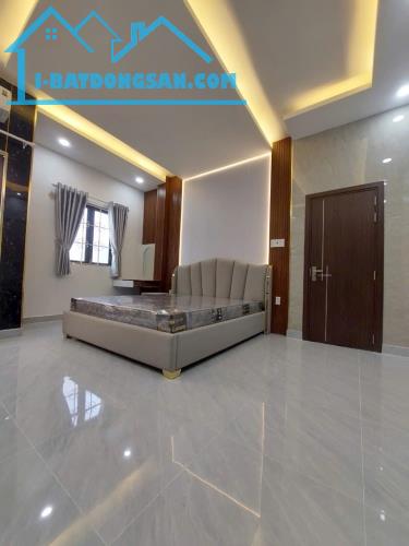 Nhà 3 Tầng full nội thất rất ĐẸP, Siêu Rộng Ngang khủng 8m đường TXSoạn Quận 7