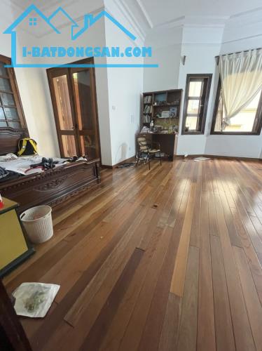 BÁN NHÀ TÂY HỒ, Ô TÔ TẬN SÂN - VIEW HỒ - DÒNG TIỀN GẦN 50.000 USD/ NĂM