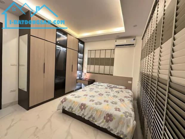 Bán nhà ngõ Trại Cá. Hai Bà Trưng DT55m x 5T. Mặt tiền 8.6m. Lô góc