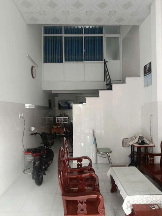 8 tháng 3