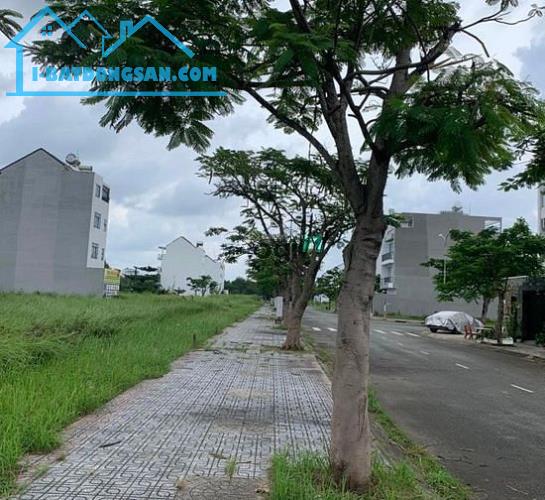 Hàng độc tại KDC Hoàng Anh Minh Tuấn đối diện GlobalCity, biệt thự 250m giá bán 104tr/m2
