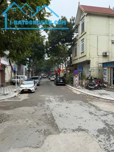 BÁN NHÀ TÂY HỒ - NGÕ BA GÁC PHI - BA BƯỚC CHÂN RA ĐƯỜNG Ô TÔ TRÁNH NHAU