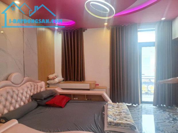 Nhà mới 3 tầng 129m2 ngang 7.1x18.5m hẻm xe hơi 50m ra đường Phú Thuận Q7 chỉ 9.9 tỷ
