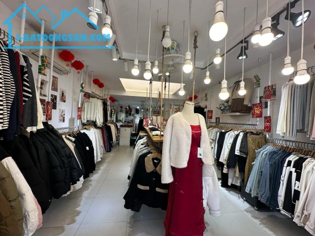 Bán Nhà Mặt Phố Đại La - 84m², 2T, Vỉa Hè Rộng, Ô Tô Vào Nhà - 35 Tỷ - 0795986686