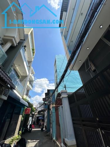 Bán lô ĐẤT 180m2 thổ cư Ngang 6m Nguyễn Thị Thập Quận 7, có sẵn nhà Cấp 4