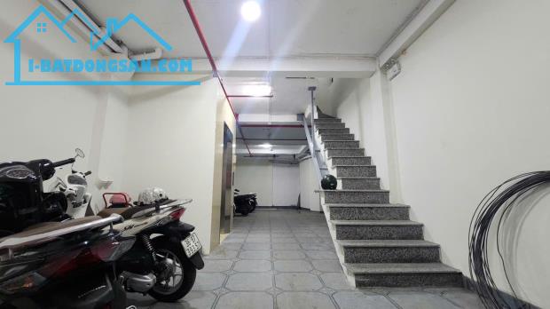 BÁN TÒA CĂN HỘ TÂY HỒ - DIỆN TÍCH KHỦNG - BA BƯỚC CHÂN RA ĐƯỜNG Ô TÔ