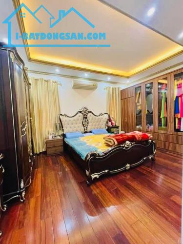 Bán nhà phố Tam Khương. Đống Đa DT 99m x 7T, Thang máy. Mặt tiền 5.3m.