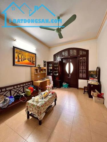 Bán nhà – Cầu giấy – Dịch Vọng – 150m2 - MT7,5m - Ô tô vào nhà – Kinh doanh tốt – 33,5 tỷ
