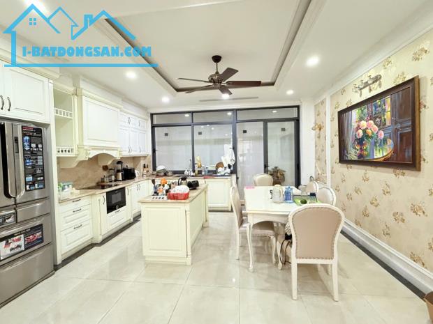 Bán nhà khu Biệt Thự Huỳnh Lan Khanh ngay Sân Bay Tân Bình ,4 lầu ,102m2