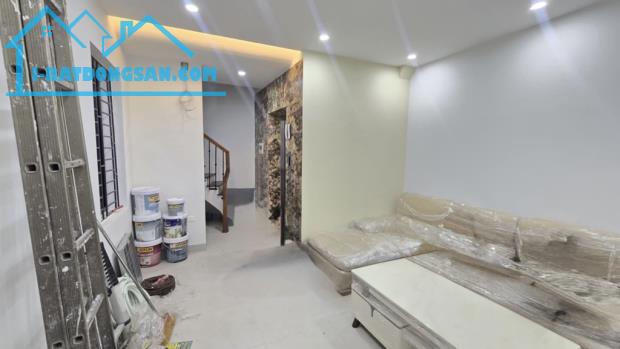 BÁN NHÀ NGUYỄN VĂN HUYÊN, MỚI 6 TẦNG - THANG MÁY, NGÕ NÔNG - 9,5 tỷ