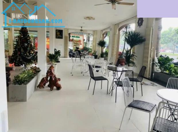 Bán CHDV 56 tỷ, 20x20m, 5 tấm, góc mặt tiền đường số 19 bình trị đông B