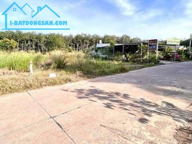 Đất thổ cư ngay ubnd 180m2 có 100m2 thổ cư giá 190 triệu đường lớn 12m