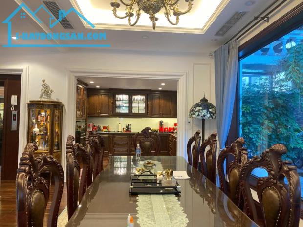 CẦN BÁN BIỆT THỰ CẦU GIẤY 180M2 - 4 TẦNG - THIẾT KẾ HIỆN ĐẠI - NỘI THẤT SANG TRỌNG