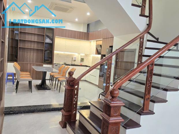 Bán nhà Xuân Thủy – Cầu Giấy 53m2 – MT5m – 5 Tầng – 12,5 tỷ .