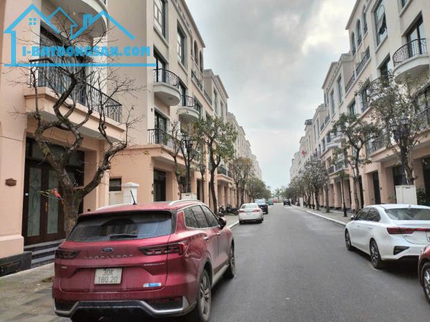 Tôi bán cắt lỗ căn Cọ Xanh 65m2 hoàn thiện có thang máy xịn giá chỉ 8.5 tỷ tại Vin 2