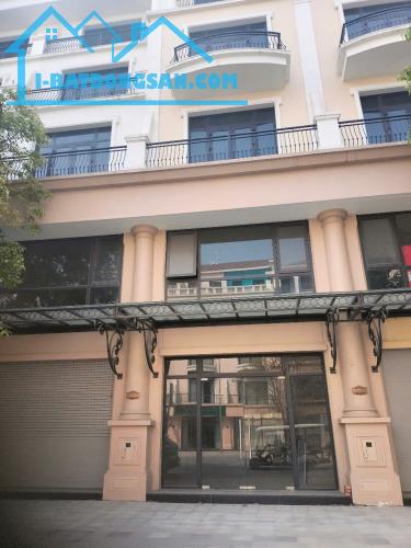 Bán cắt lô căn sao biển 15 -9x diện tích 67m hoàn thiện 2 tầng rồi giá lỗ 9 tỷ tại vin 2